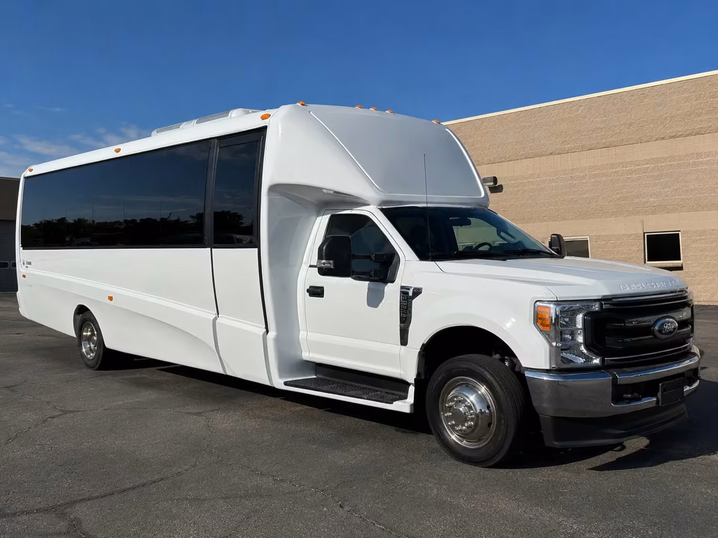 hesperia 15 passenger minibus rental